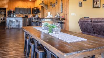 Casa, patio | Comedor