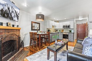Interior - KBM Resorts | Copper Bottom Inn | Upgraded 1-Bedroom, Electric Fireplace, Full Kitchen, WiFi, Walk to Slopes, Portable A/C! CBI-108 (Park City)