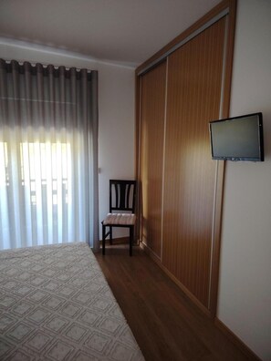 2 bedrooms, WiFi, bed sheets - Apartment 'Casa Dos Cortinhais' with Lake View, Wi-Fi and Air Conditioning (Vieira do Minho)