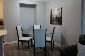 House - Corporate Apartment in Downtown Calgary (Calgary)