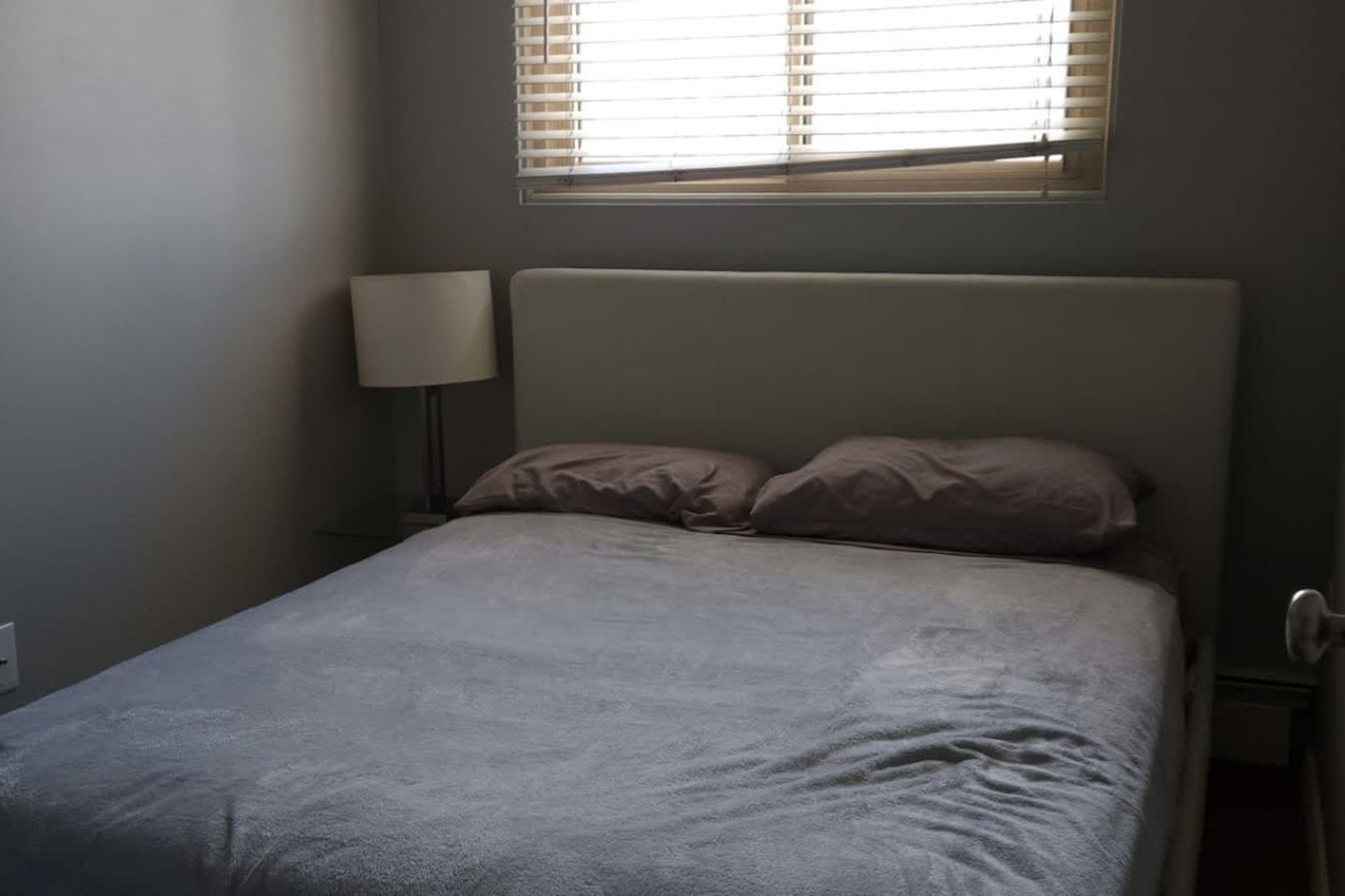 2 عدّة غرف نوم وخدمة الإنترنت