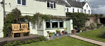 Cottage Sleeps 4 With Wifi