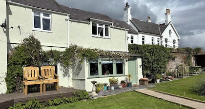 Cottage Sleeps 4 With Wifi