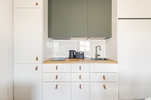 Fridge, microwave, stovetop, coffee/tea maker - Sabbiamare: Relax and Sea at Torre dei Corsari (Torre dei Corsari)