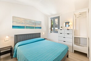 Iron/ironing board, WiFi, bed sheets - Sabbiamare: Relax and Sea at Torre dei Corsari (Torre dei Corsari)