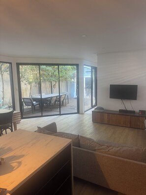 Living area - Beautiful family home next to parks and beaches (Randwick)