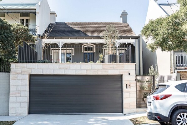 Exterior - Beautiful family home next to parks and beaches (Randwick)
