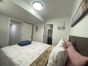 1 chambre, bureau, fer et planche à repasser, Wi-Fi gratuit