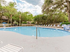 Outdoor pool - 3-bedroom 4 Beds condo in Shipyard Plantation, Hilton Head Island w/beach access (Hilton Head Island)