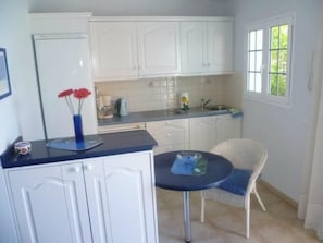 Private kitchen - Charmantes Ferienhaus in Chayofa mit Terrasse, Garten und Pool by Interhome (Chayofa)