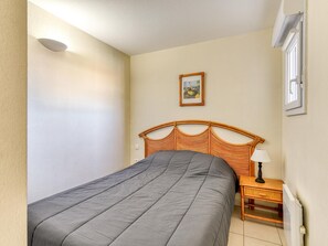 1 bedroom, bed sheets - Sea View Apartment for 4 in Valras-plage (Valras-Plage)