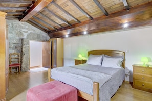 WiFi, bed sheets - Apartment 'Casa Do Lagar' with Lake View, Wi-Fi and Air Conditioning (Geres)