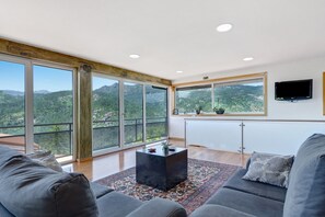 TV - Apartment 'Casa Do Lagar' with Lake View, Wi-Fi and Air Conditioning (Geres)
