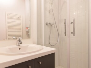 Apartment | Bathroom - Central Stay for 4 in Les Deux Alpes (Les Deux Alpes)