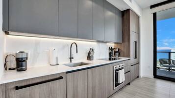Fridge, microwave, stovetop, dishwasher