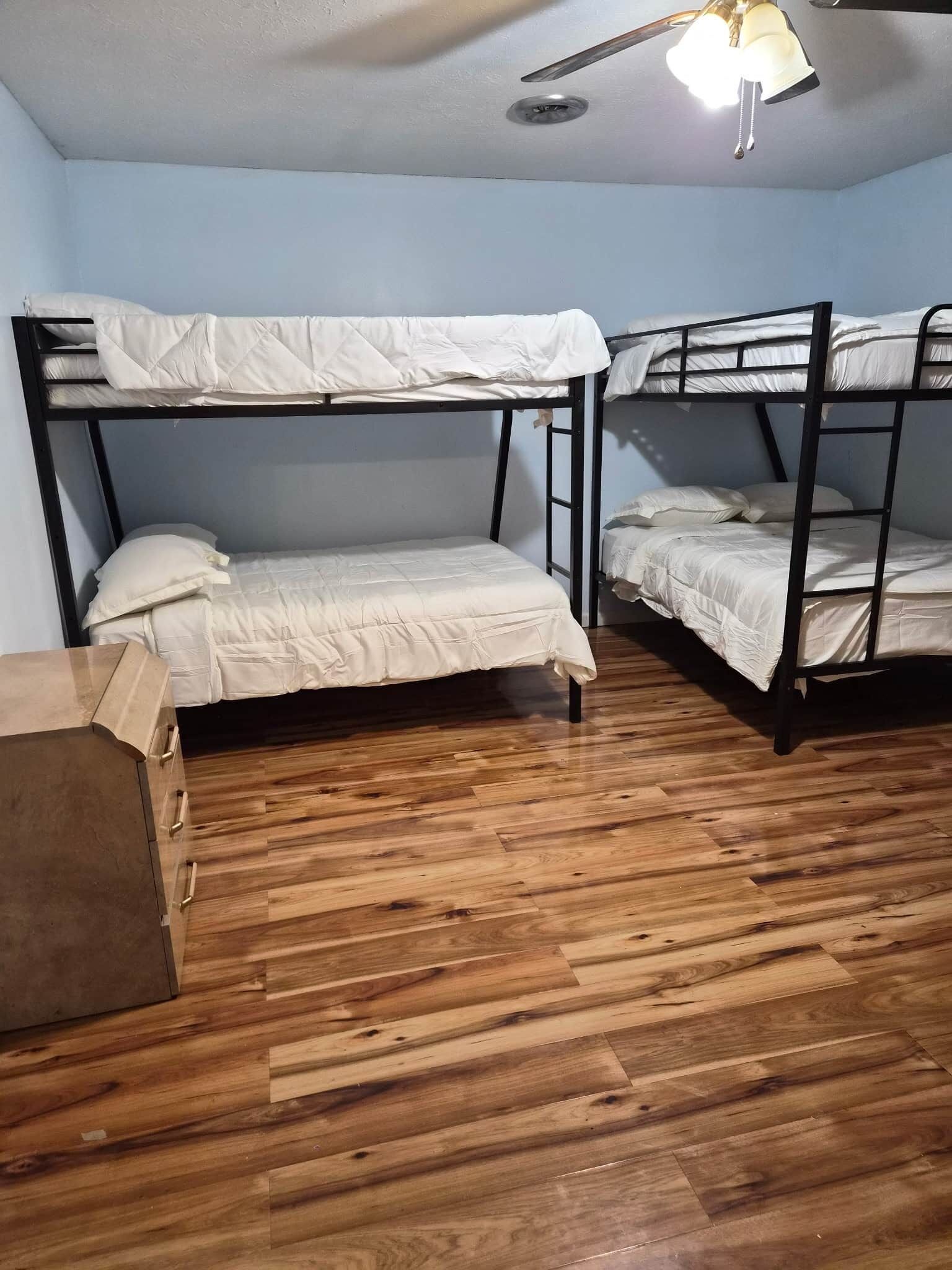 5 bedrooms, WiFi, bed sheets