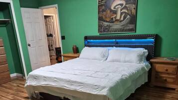 5 bedrooms, WiFi, bed sheets