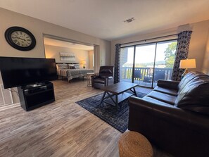 TV, DVD player, ping pong, video library - South Shore Newly Updated 1-bedroom! Mini-Golf, pickleball, 2 Pools & More! (Hot Springs)