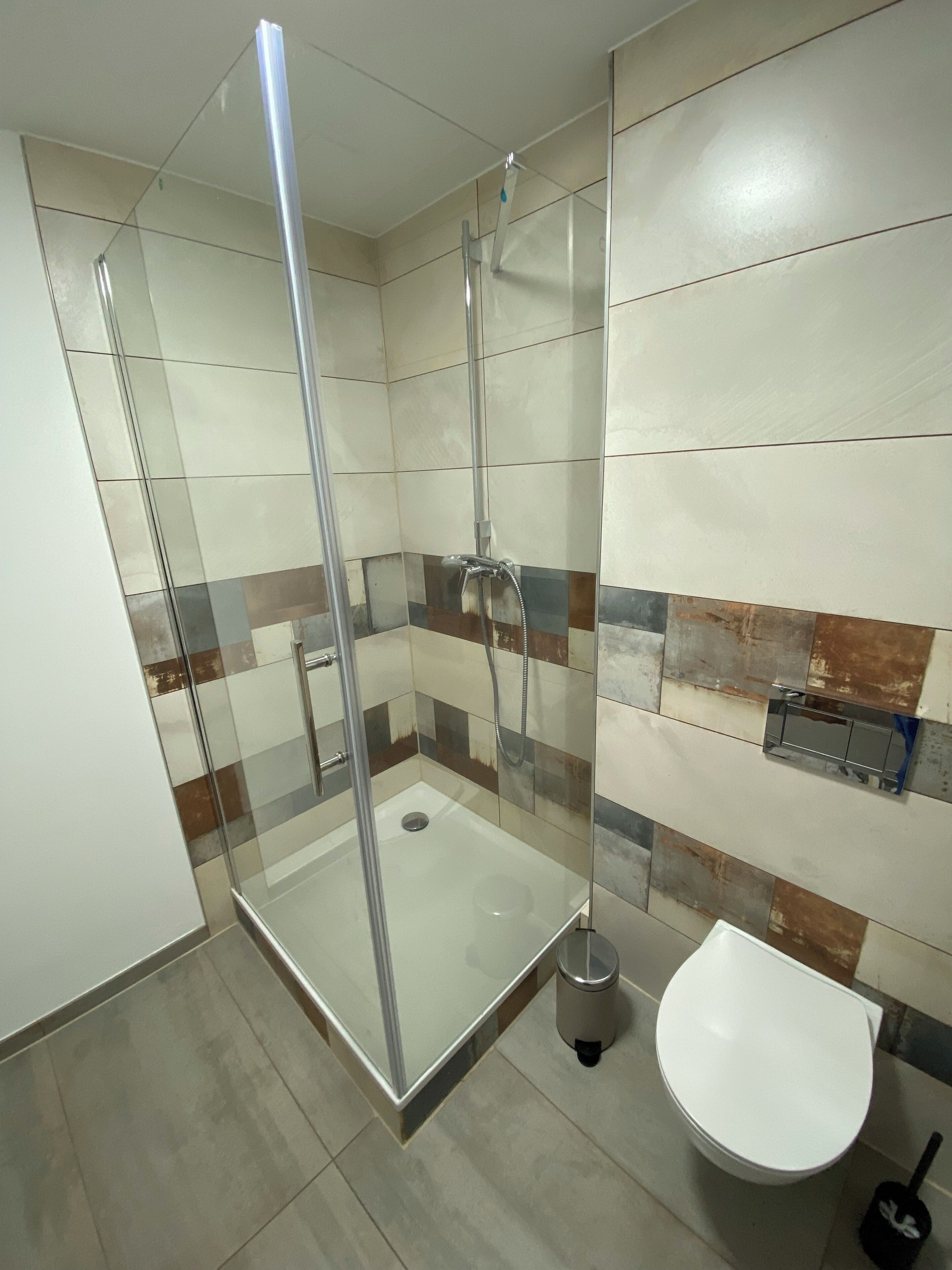 Dusche, Handtücher, Seife, Toilettenpapier