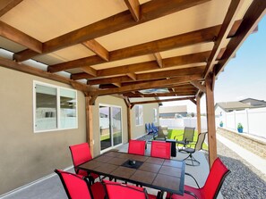 Outdoor dining - Colorado Fun House (Fruita)