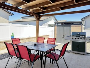 Outdoor dining - Colorado Fun House (Fruita)