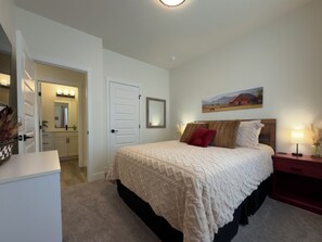 Iron/ironing board, WiFi, bed sheets - Colorado Fun House (Fruita)