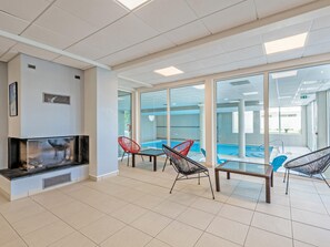 Apartemen | Kolam renang | Kolam renang indoor dan kolam renang outdoor