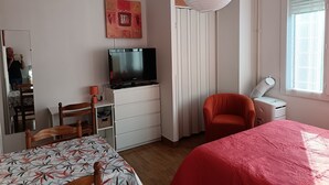 A bedroom with a bed, a desk, a chair, a television, a wardrobe, and a window with curtains. - Apartment “Sauges 16” with Wi-Fi (Cazaubon)