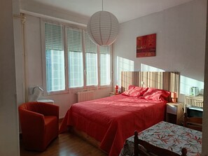 Room - Apartment “Sauges 16” with Wi-Fi (Cazaubon)