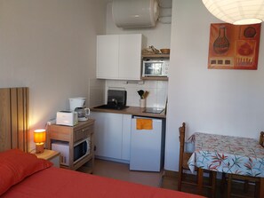 Room - Apartment “Sauges 16” with Wi-Fi (Cazaubon)