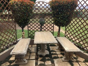 Outdoor dining - Periwinkle Blue (Clarens)