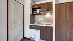 Căn hộ | Bếp riêng | Dụng cụ vệ sinh 