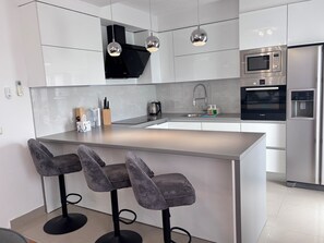 Private kitchen - M&M Pelivan apartment (Kaštel Kambelovac)