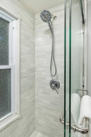 Hair dryer - St. Elmo Bungalow - Mtn Views! *Monthly Stays* (Chattanooga)