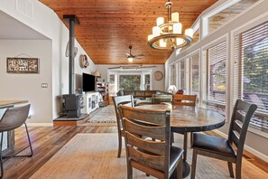 Interior - Spacious 4-bedroom house in nice Garden Valley with AC (Garden Valley)
