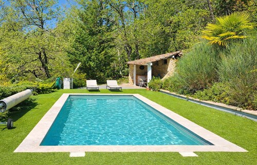 Charming villa with swimming pool and sauna in Haut-Var