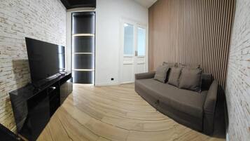 Deluxe Studio, Balcony, City View | Living area