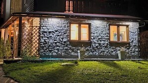 A two-story building with a stone facade and a balcony. - Entire chalet in Kupjak (Kupjak)