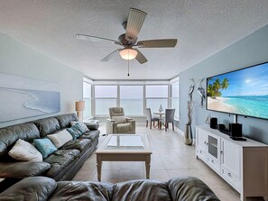 Living area - Madeira Vista 406 (Madeira Beach)