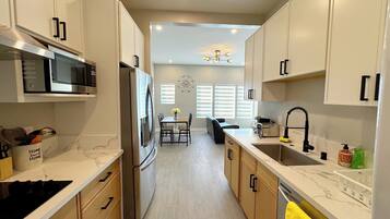 Coffee/tea maker, fridge, microwave, oven