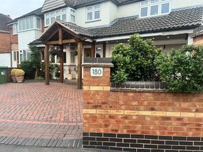 Exterior detail - Tranquil Solihull Retreat - 3 Bedroom House (Solihull)