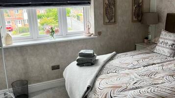 3 bedrooms, iron/ironing board, free WiFi, bed sheets
