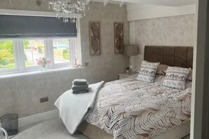 3 bedrooms, iron/ironing board, free WiFi, bed sheets