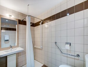 Apartment | Bathroom - Functional Studio, Heart of the High Pyrenees (Garin)