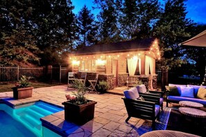 Terrace/patio - Cozy mansion/villa with 4 bedroom (Richmond Hill)