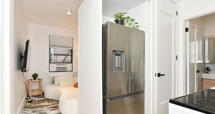 Elegant 2BR Retreat Near Central Park