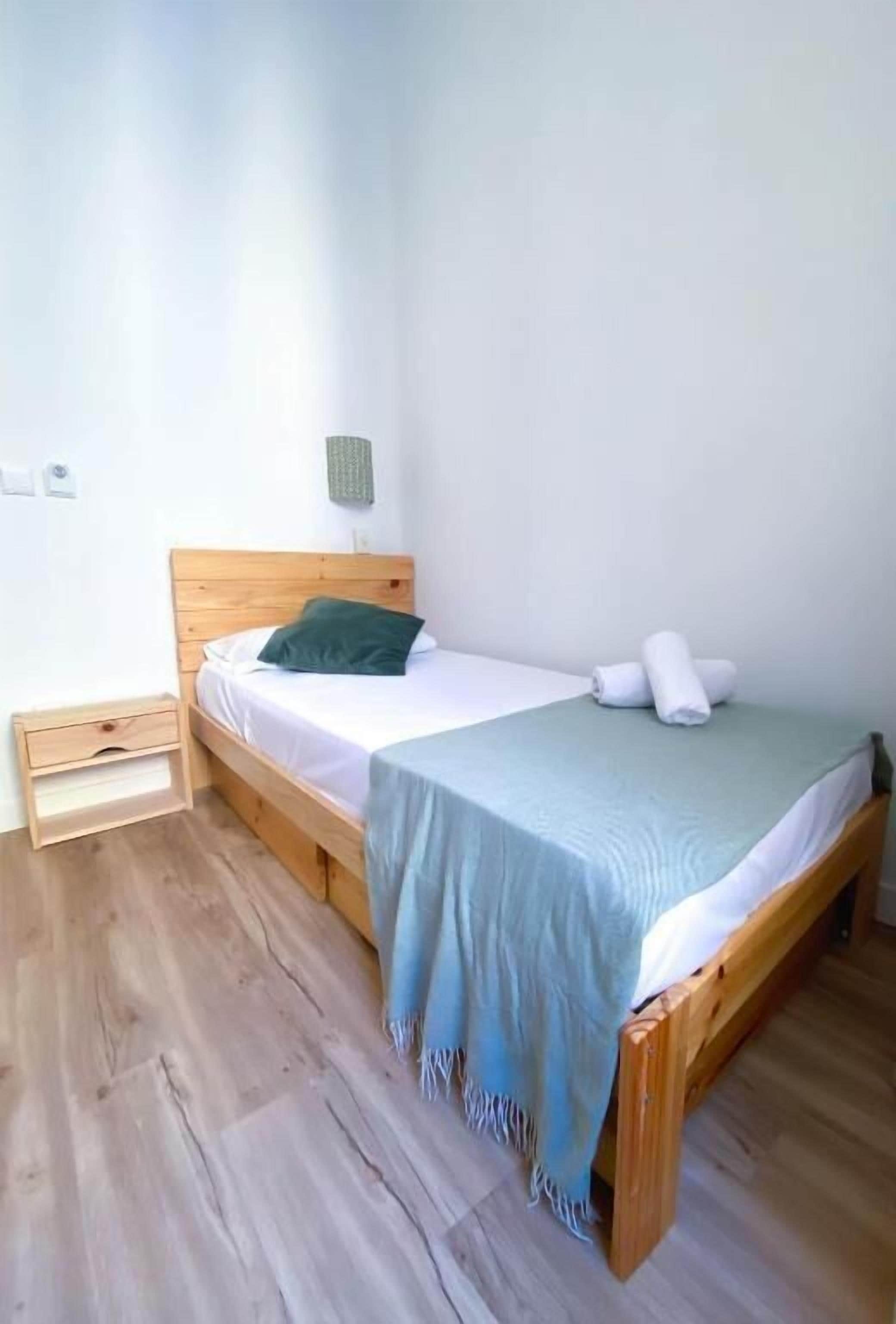 Standard Single Room | Free WiFi