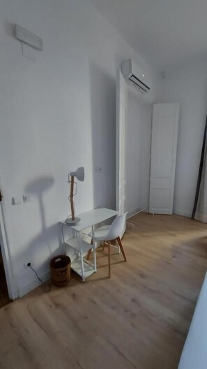 Economy Quadruple Room | Interior