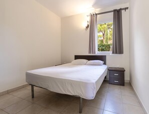 House - 2 BR Coastal Villa in Solenzara (Sari-Solenzara)