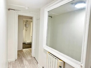 Studio - uteplats | Badrum | Hårtork och handdukar